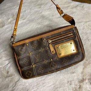 Louis Vuitton studed mini pochette